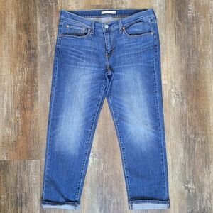 Levi size 30 Boyfriend crop jeans